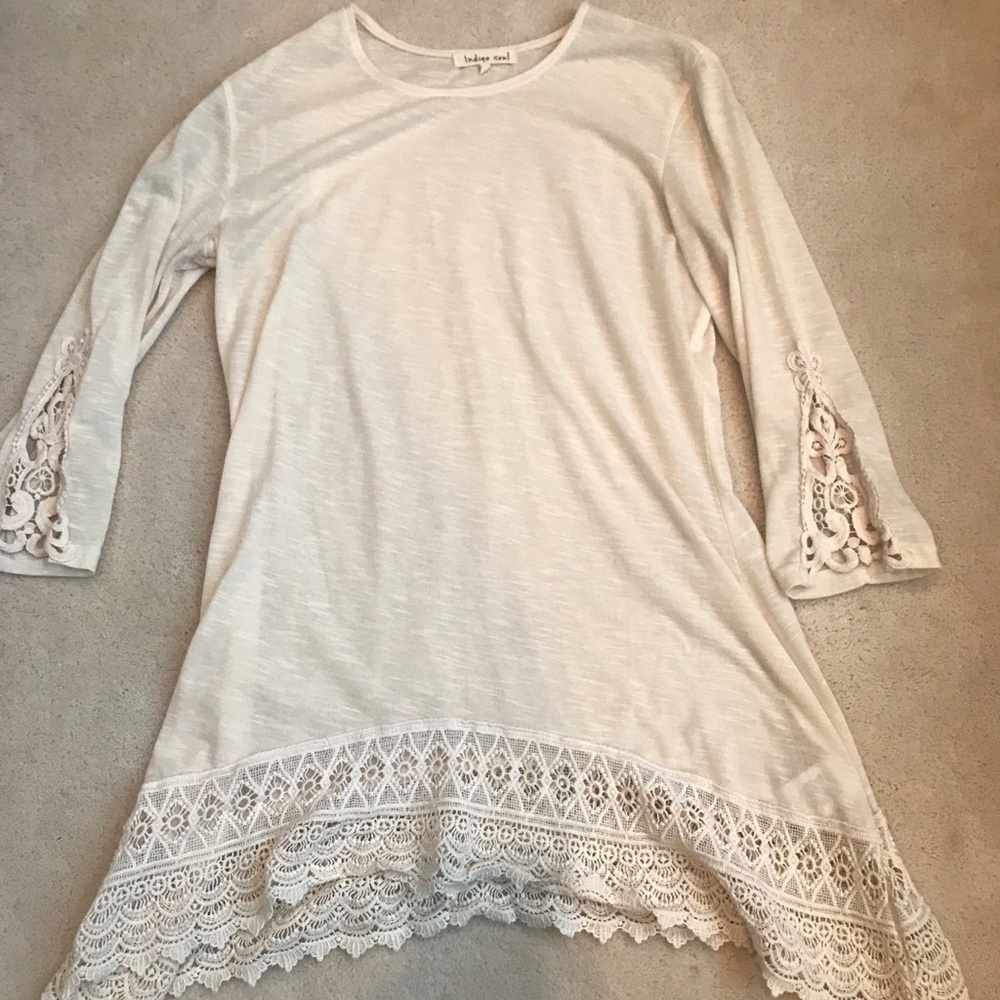 White dress / shirt